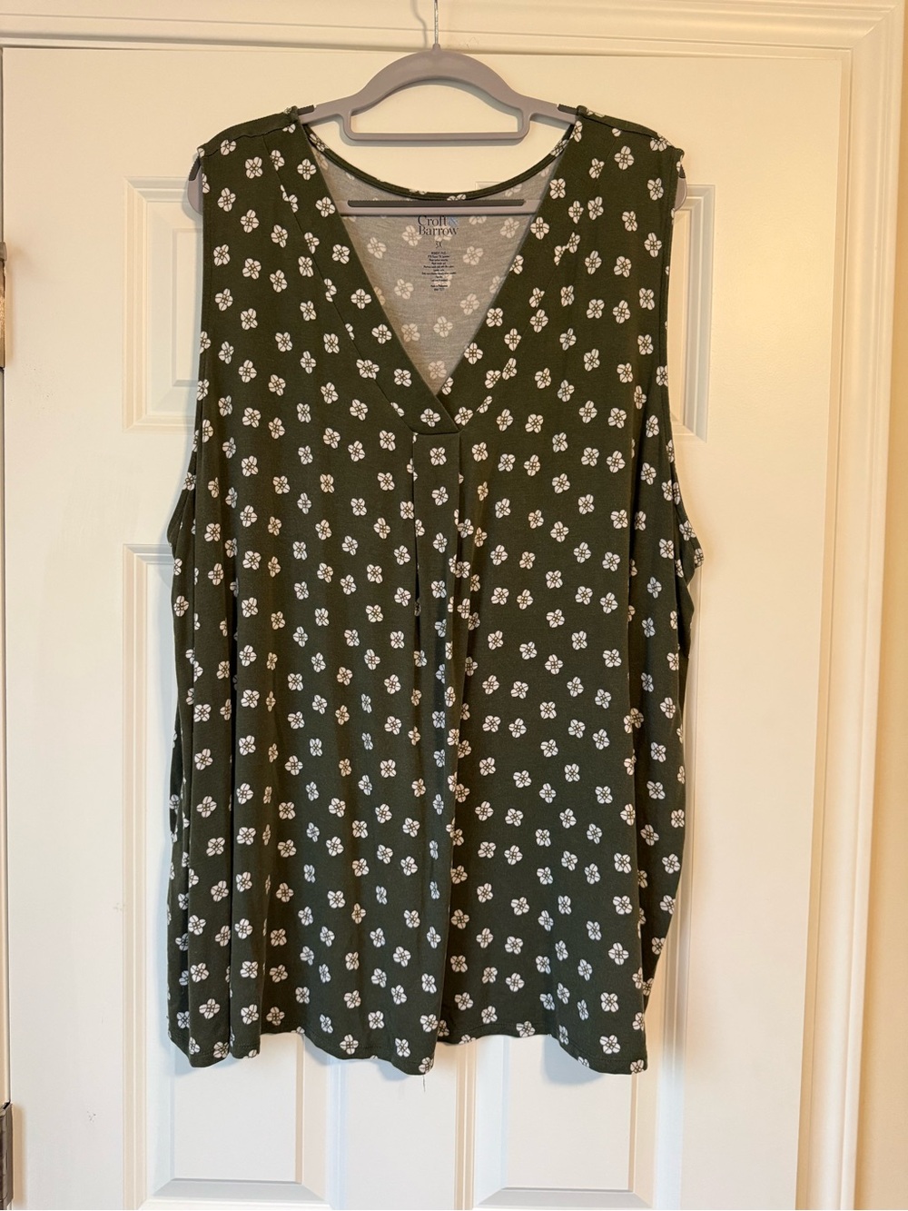 Croft & Barrow V-Neck Sleeveless Top